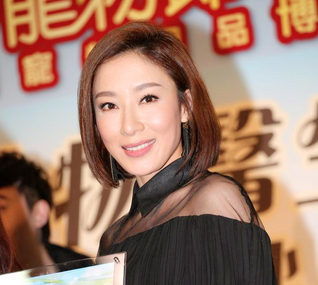 杨怡女性力量绽放 我们共同书写女王的传奇故事