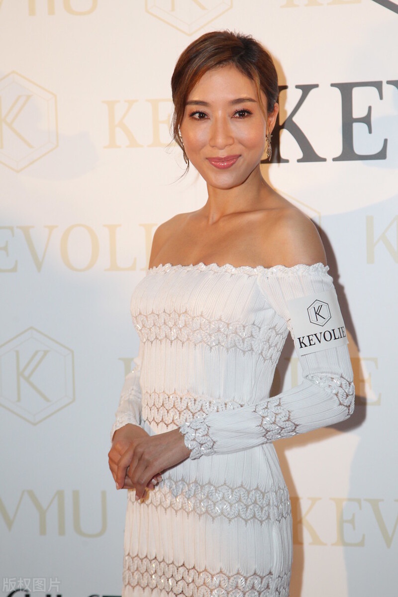 杨怡女性力量绽放 我们共同书写女王的传奇故事