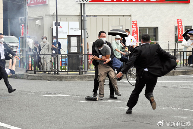 日本埼玉县持枪袭击并挟持人质男子被警方逮捕