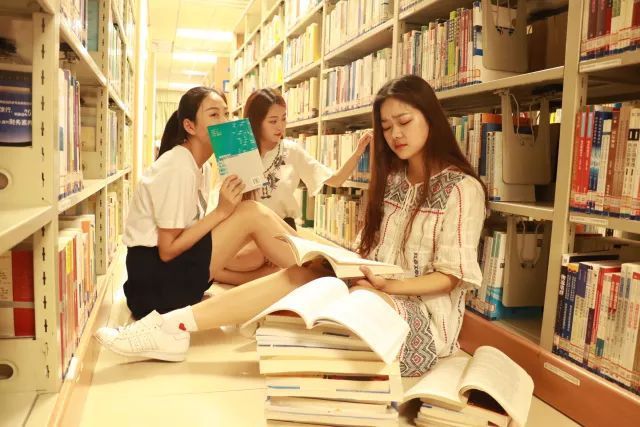怎样优雅地告诉舍友我想去图书馆学习而不想打扰他们的氛围五个小技巧分享