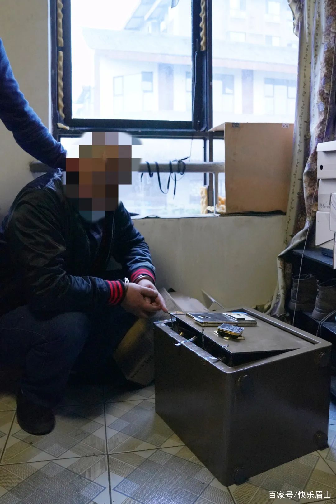 凌晨独自划船三小时 男子秘密实施一年计划成功盗取公司保险柜内幕揭秘