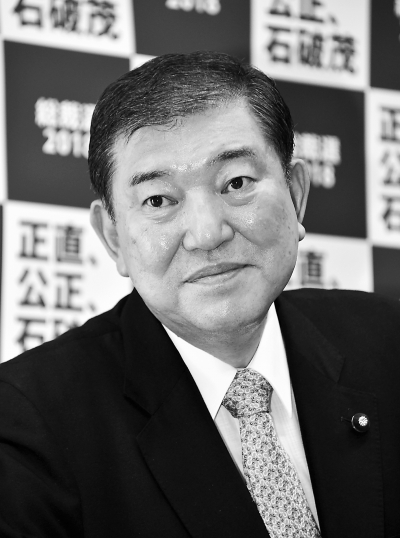 石破茂宣布不参选引发关注未来政治动向将成为热议焦点