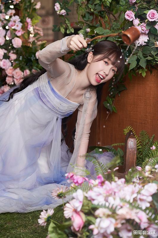 虞书欣展现粉百合风采 美丽背后的故事与魅力尽显