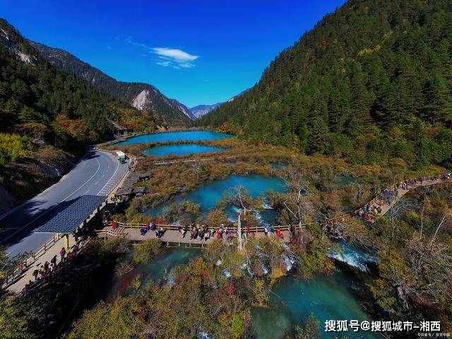 九寨沟高铁通车引领旅游新潮流 纵览中国顶级景区的巨大魅力与潜力
