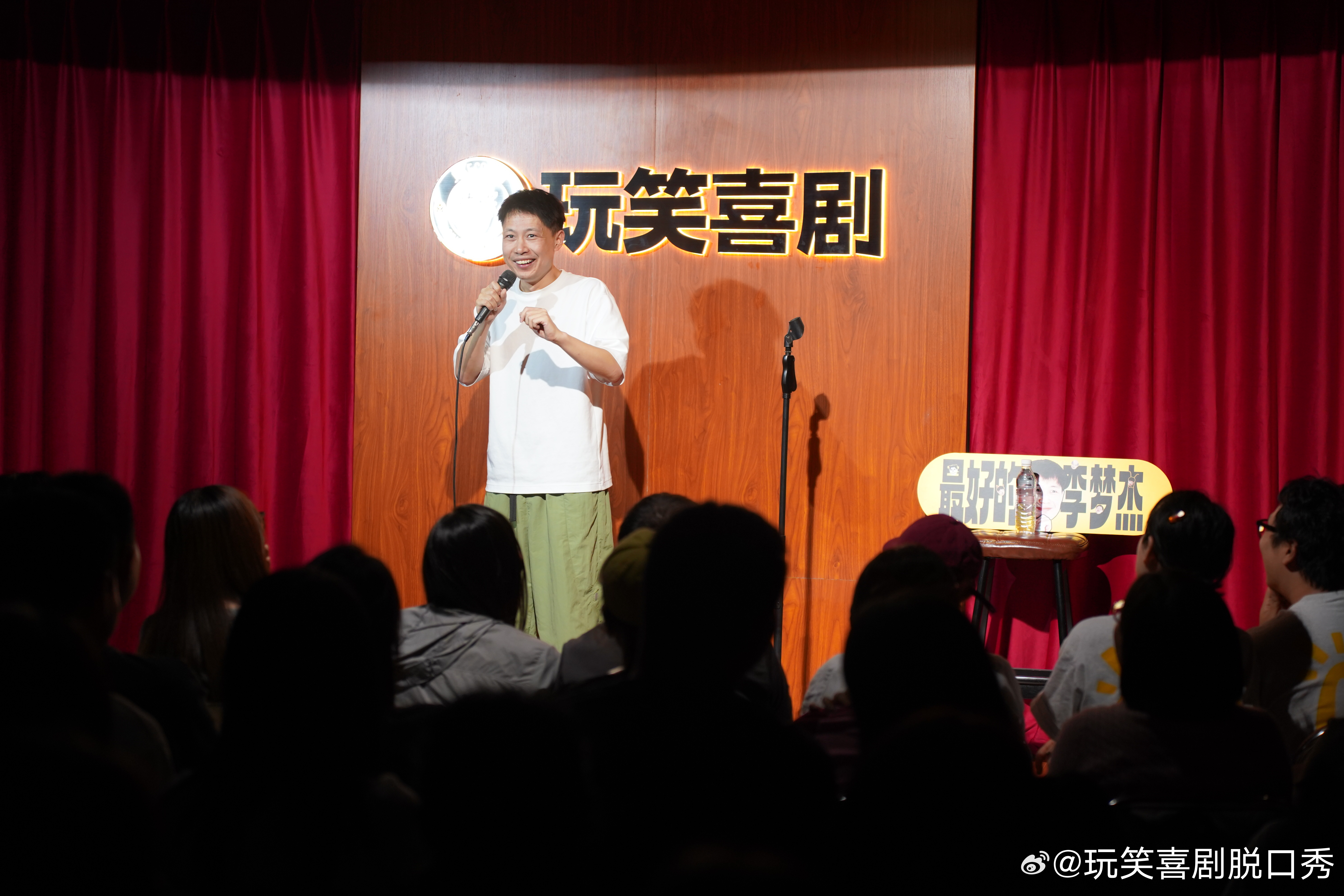 亲密关系揭秘脱口秀与朋友们的有趣互动与生活趣事探讨