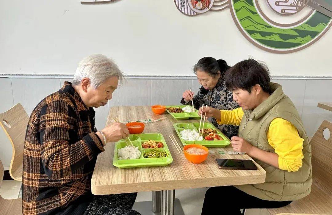 探寻温暖晚年的秘密 老年助餐服务如何提升幸福感与生活质量