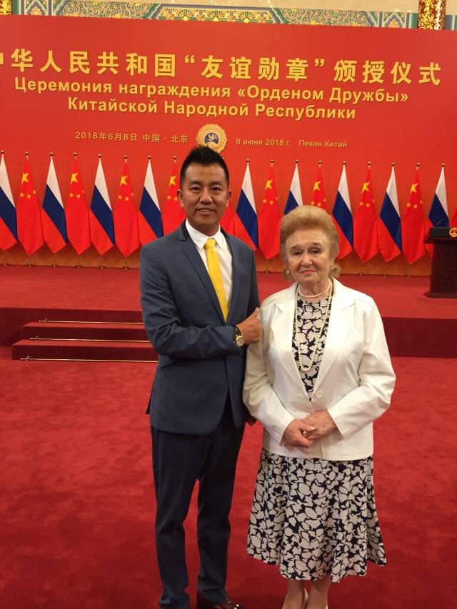 库利科娃荣获友谊勋章我将终生与中国携手同行共创美好未来！