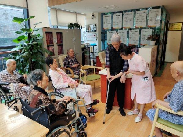 倾听夕阳红的声音打造适老化服务守护老年人无忧无虑的幸福生活