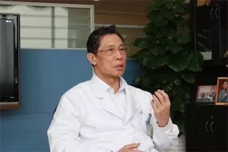 冰冻雨雪天气影响武汉火车站 大量乘客滞留列车延误严重引发关注
