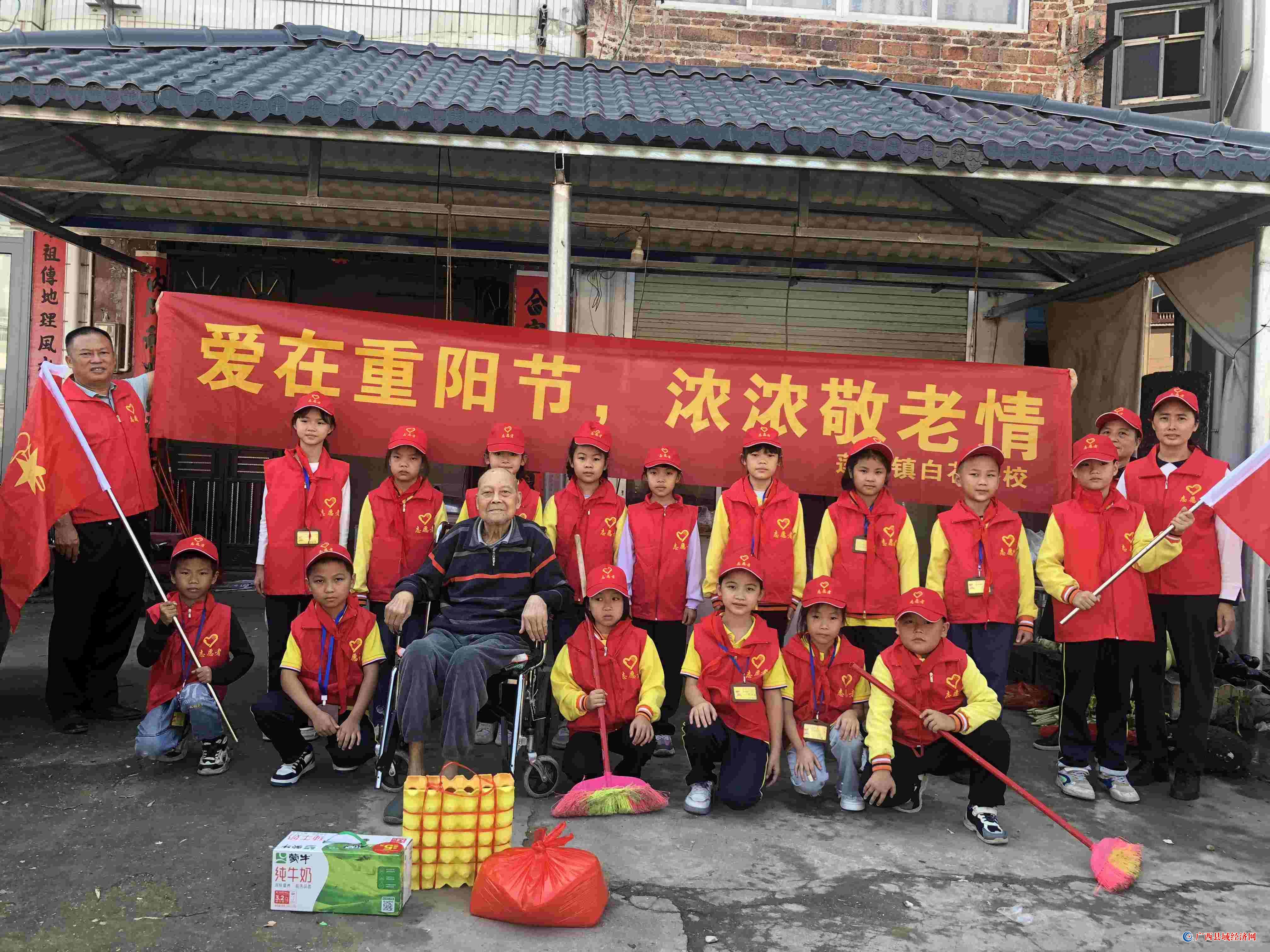 金秋送温暖重阳佳节情满中华传承爱与敬老精神