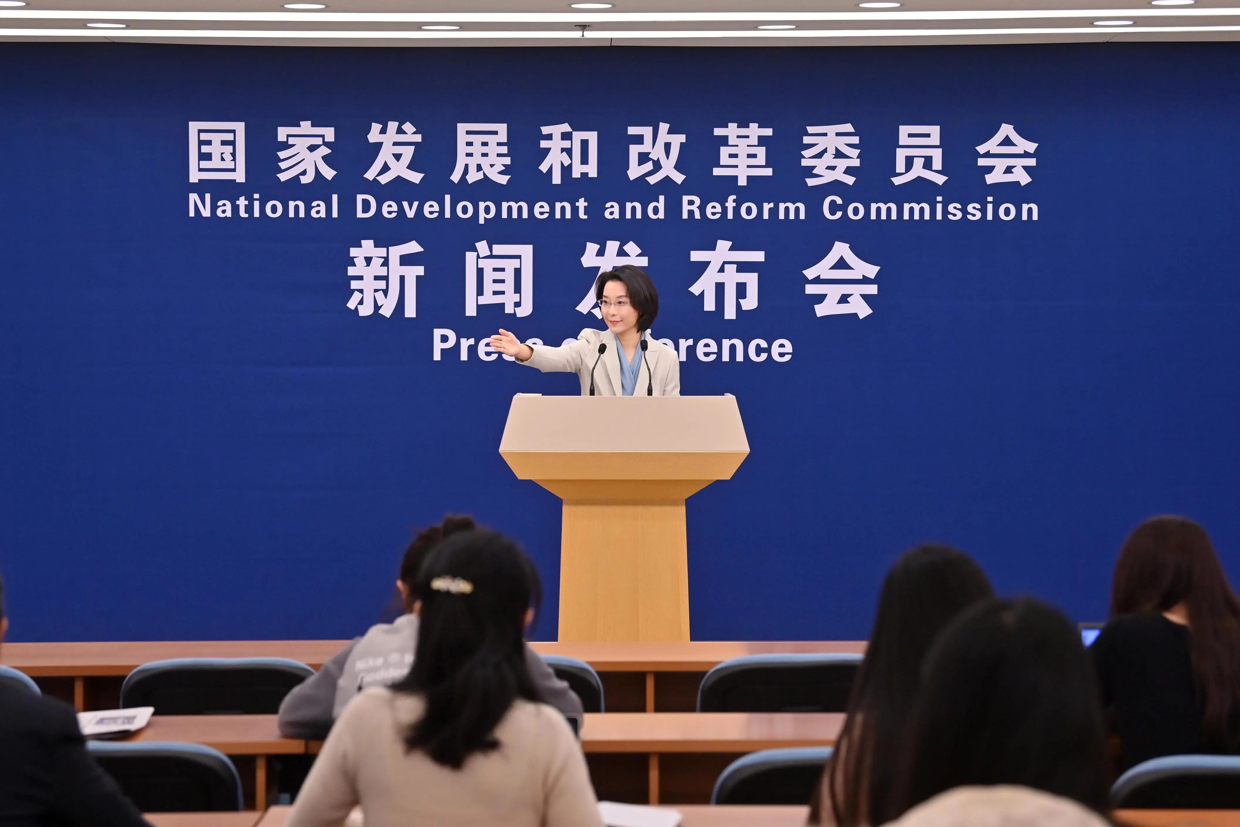 国新办于十月十四日召开重要新闻发布会 释放最新政策信息及发展动态