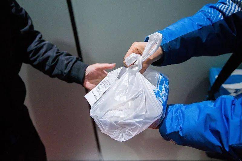 高校学子因鱼香肉丝实物与宣传照片不符起诉胜诉获赔500元引发关注