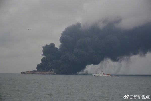 德国油轮突发大火 七名船员成功获救 抢险过程惊心动魄