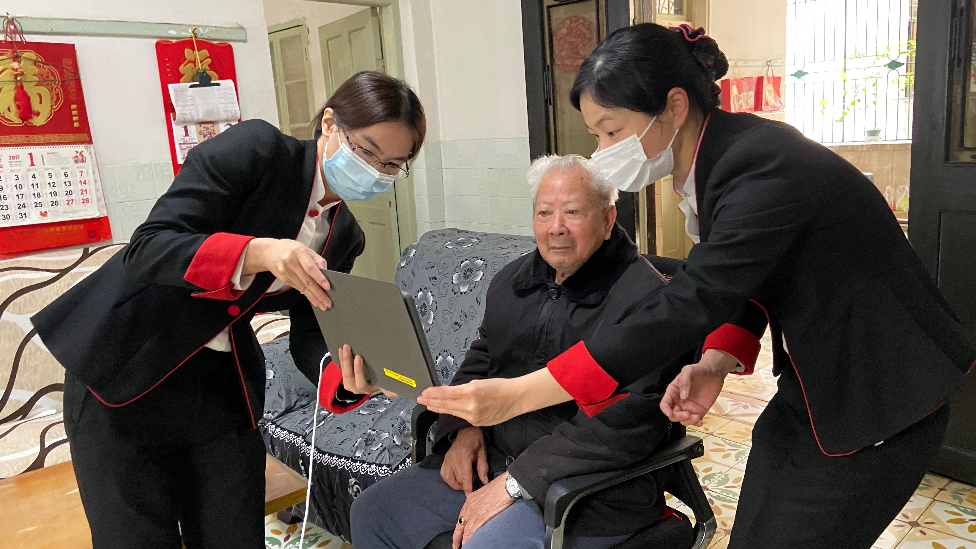 中信银行哈尔滨分行携手警务力量共同关注与关爱老年人群体的行动倡议
