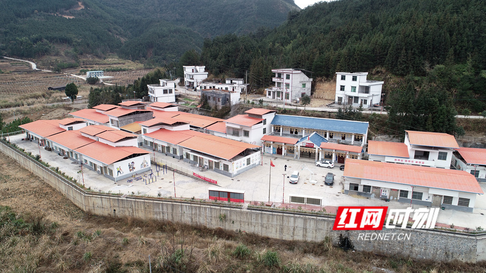 湖南蓝山推动易地搬迁瑶民实现就业梦想助力生活更美好