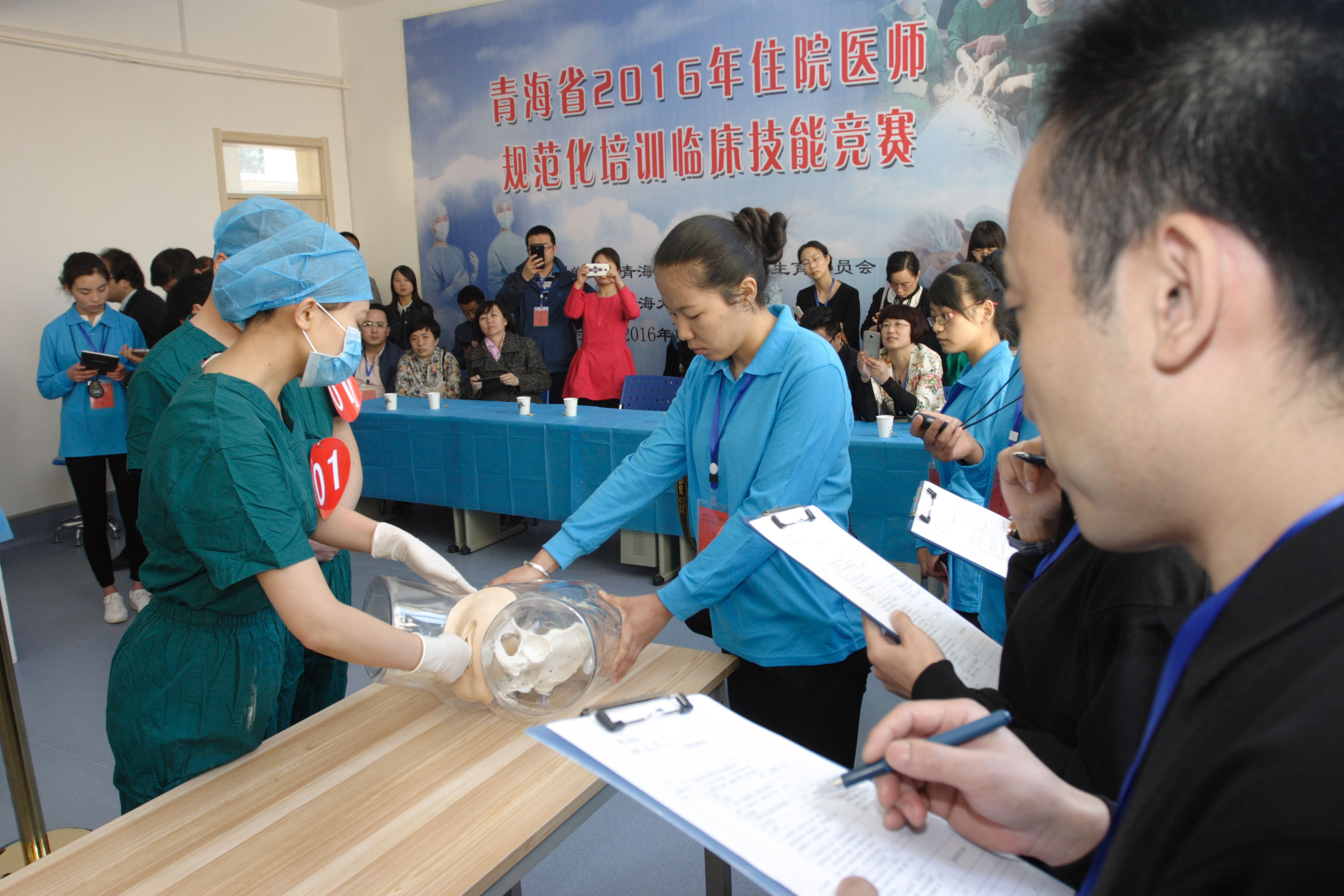 青海地区医护人员技能大赛激发住院医师培训成果 展现白衣天使的风采与实力