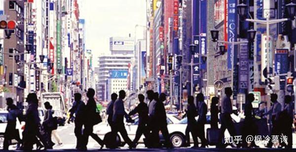 日本中产在通缩困境中如何调整生活方式以应对经济压力