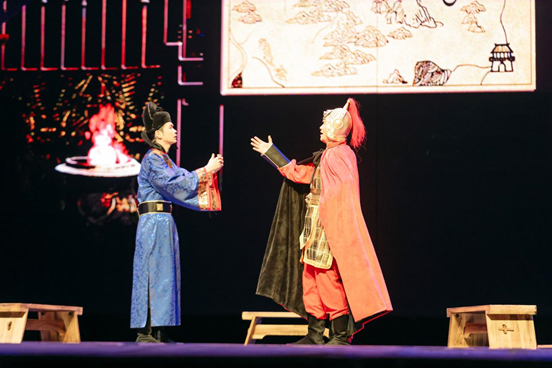 探秘时空交错现代人与古代人相遇后的奇妙碰撞与互动体验