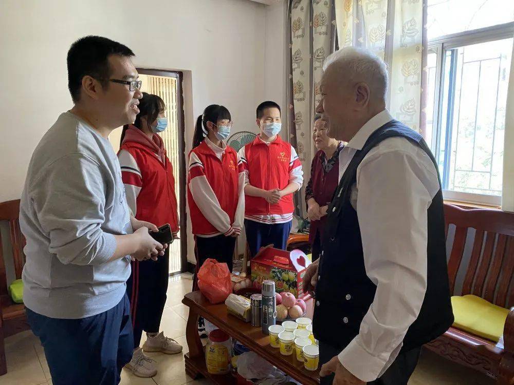 金秋送温暖重阳佳节情满中华传承爱与敬老精神