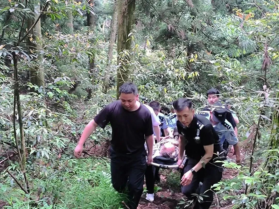 七旬老人误入庐山深山迷路 江西警方与热心市民联合开展紧急救援行动