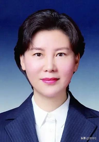 新疆两名干部任职新角色 其中一名女性中央候补委员重返江苏引发关注