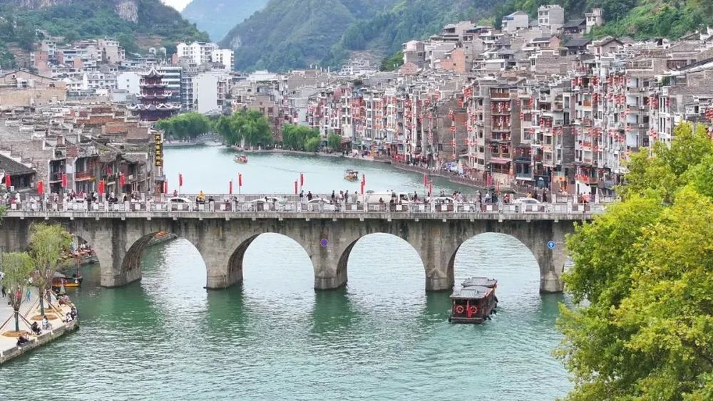 贵州镇远国庆假期旅游热潮再度迸发流量回归留量重释旅游活力新风貌