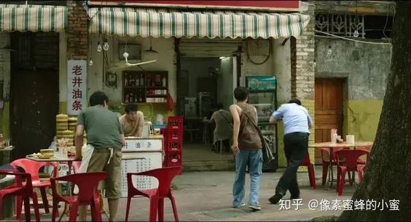 国庆期间县城繁华背后的真实故事与隐秘角落探讨