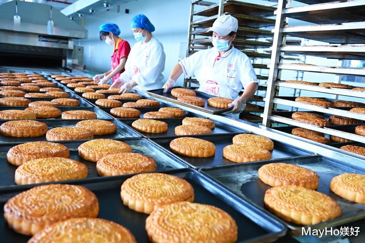月饼工厂里的小孩为何拒绝品尝传统月饼背后的故事与心声分享