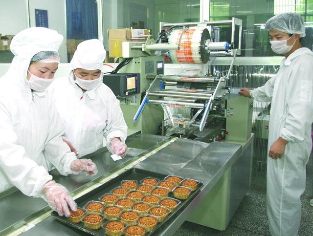 月饼工厂里的小孩为何拒绝品尝传统月饼背后的故事与心声分享