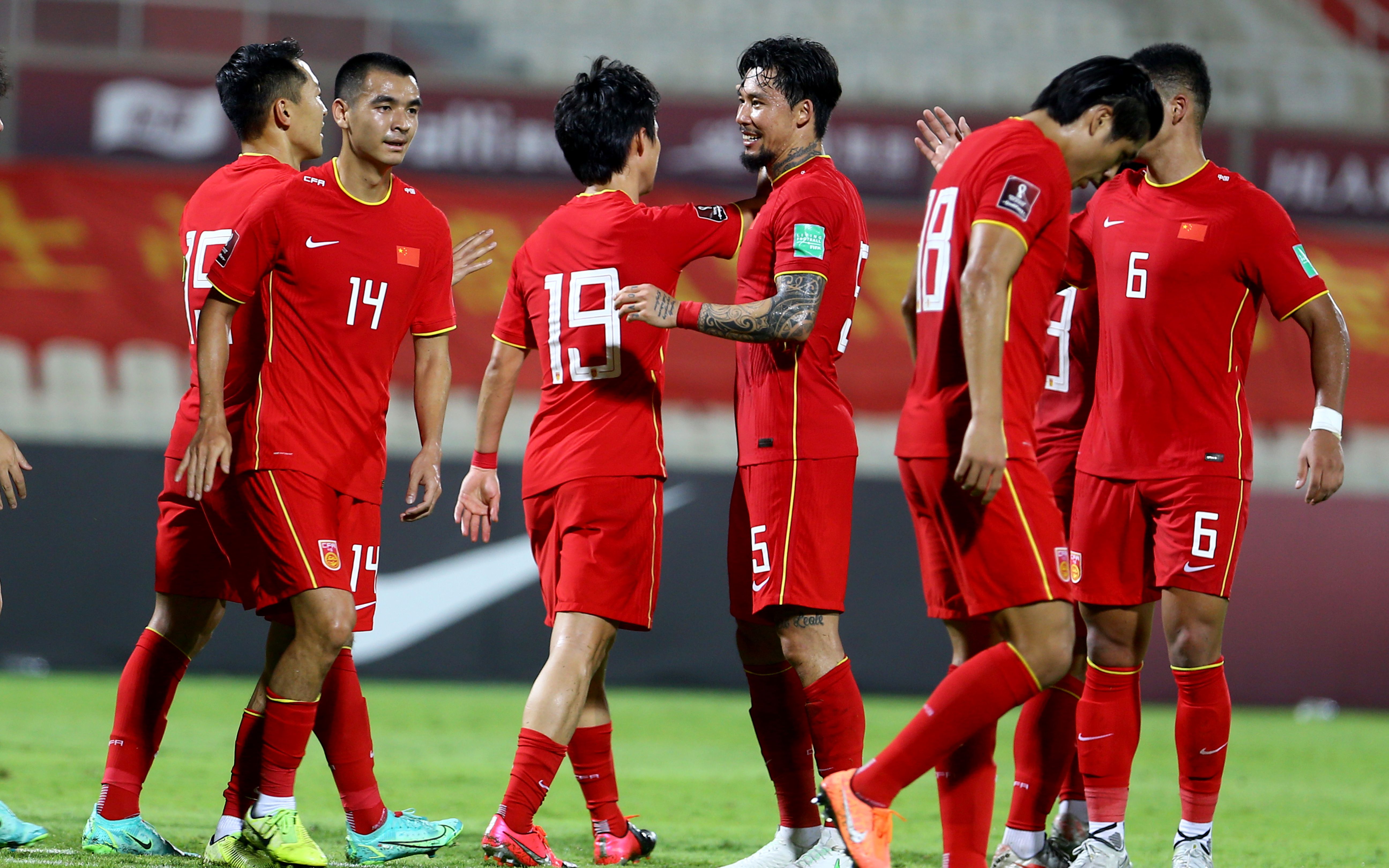 国足在世预赛首回合与澳大利亚战成平局 上半场精彩回顾与分析