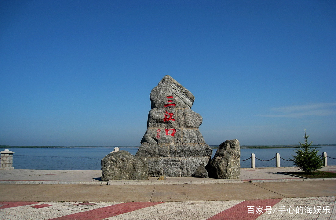 黑龙江同江的三江口秋日美景如诗如画吸引无数游客前来观赏