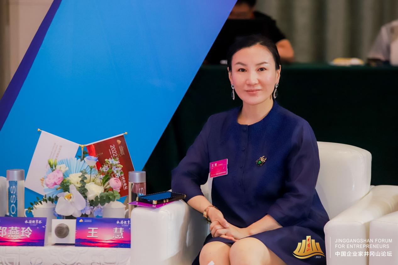 王慧迎谈青春梦想与农业发展的美丽交融助力田间花朵般的绽放之路