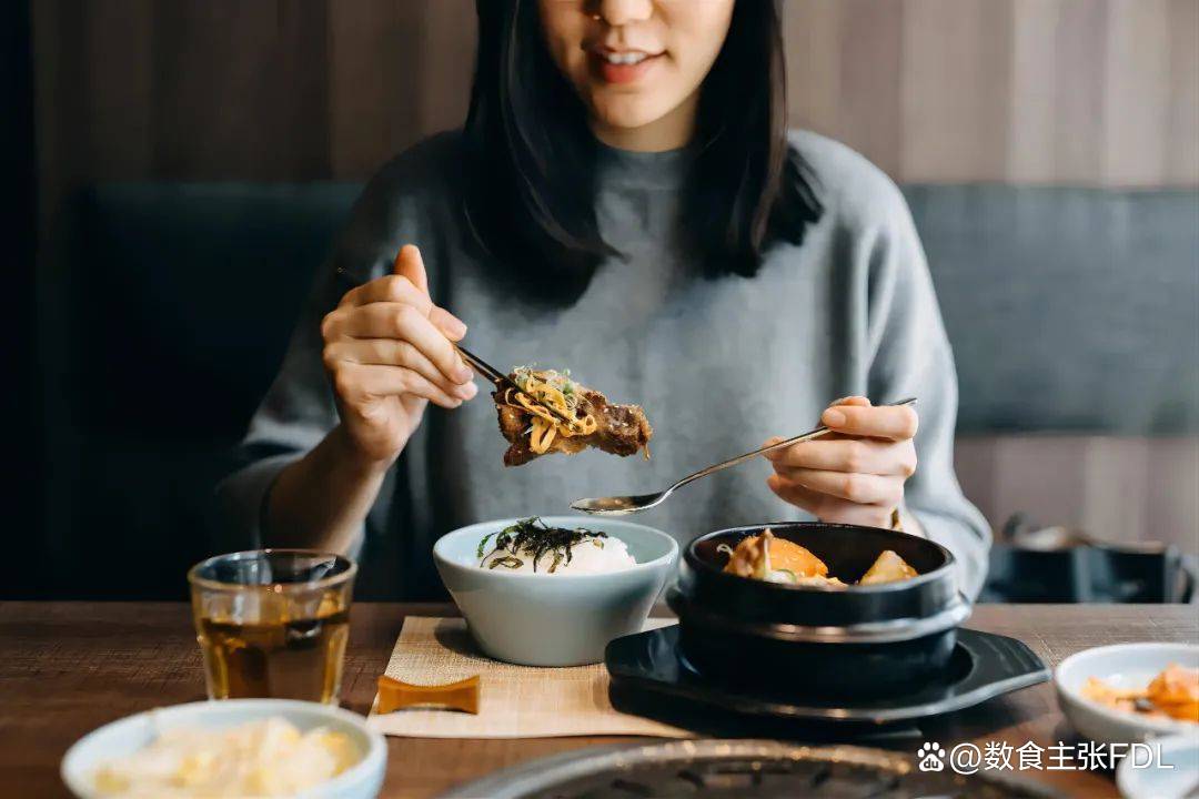 独自探味一个美食家漫步城市味蕾的孤独旅程
