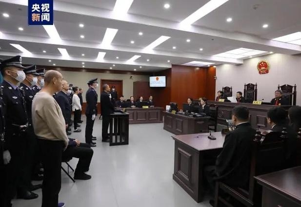 重庆市人大常委会原副主任郑洪涉嫌受贿案一审开庭引发关注与讨论