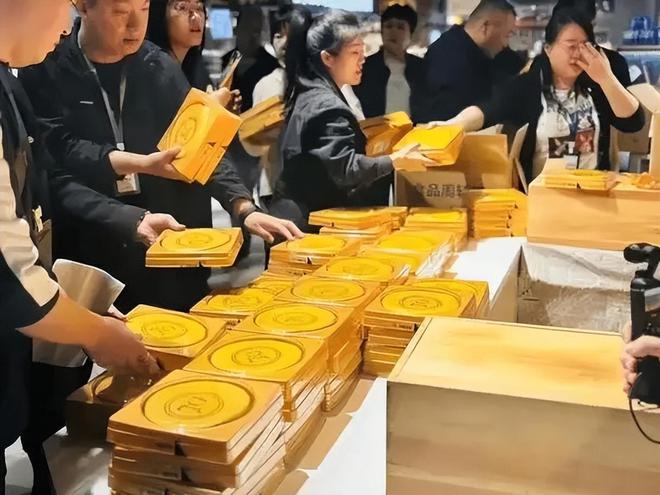 胖东来面包包装意外现货架棍子官方表示将严格按照国家规定处理此事