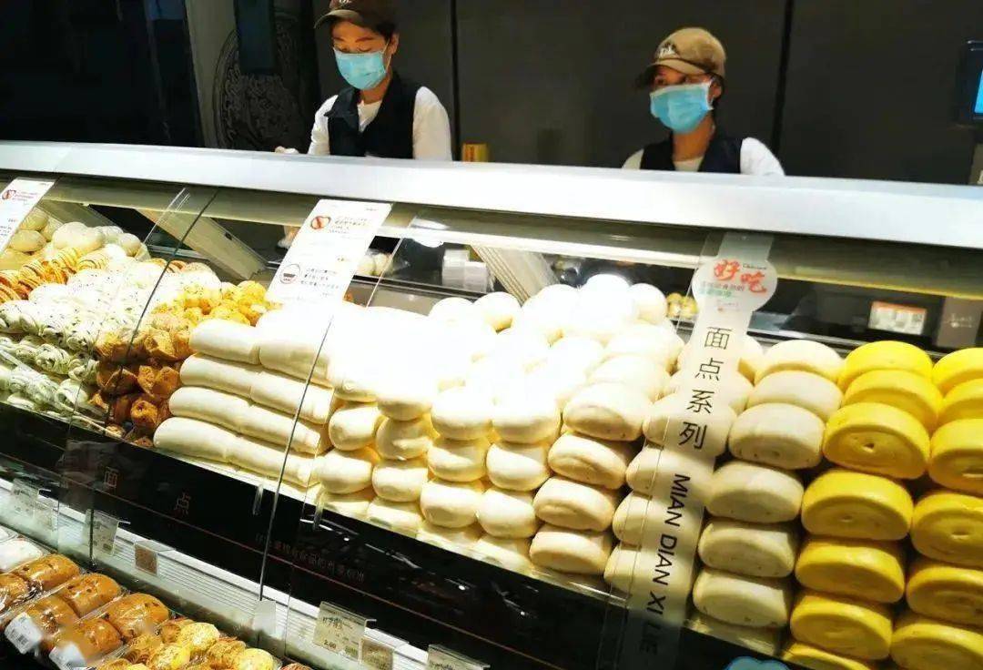 胖东来面包包装意外现货架棍子官方表示将严格按照国家规定处理此事