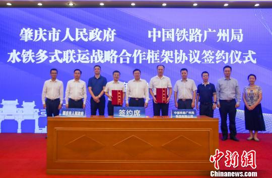 大湾区物流升级 广州肇庆新增快速货运班列直通成渝地区助力经济发展