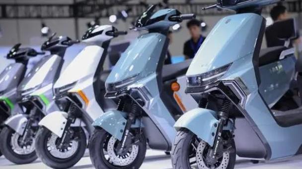 南京市决定到2025年底淘汰电动两轮车临时信息牌推动更环保交通解决方案