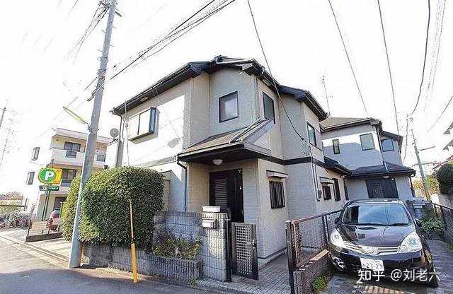 探讨日本社会阶层差异为何贫困家庭选择独栋住宅而富人偏爱公寓生活方式