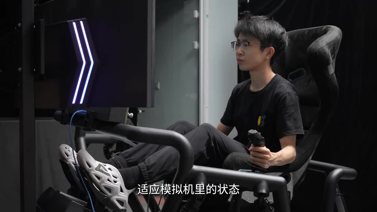 在极速驾驶的时刻何同学勇往直前你猜他的车能冲多远呢