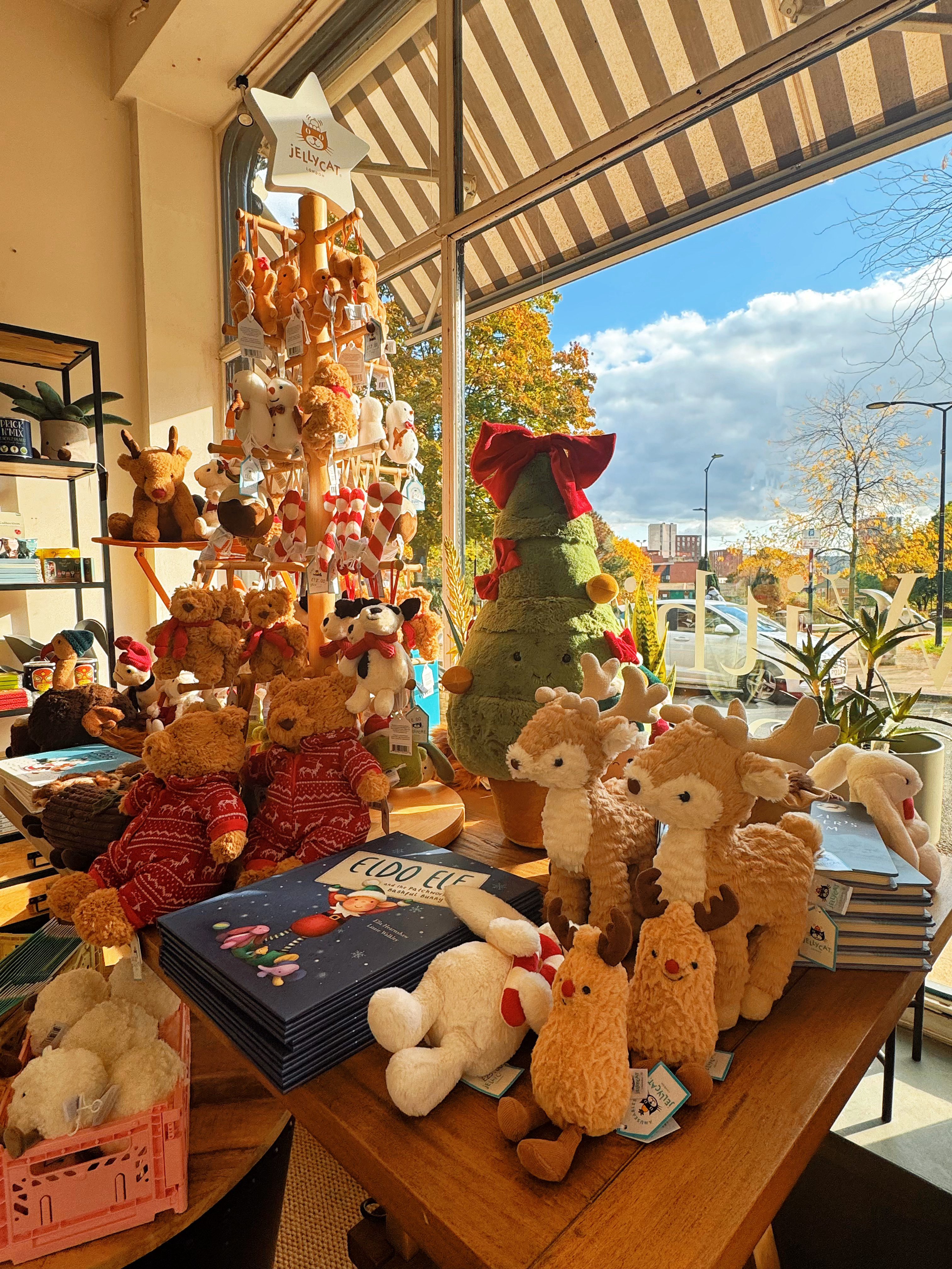 Jellycat玩偶热销掀起价格狂潮 黄牛溢价竟高达三倍引发关注
