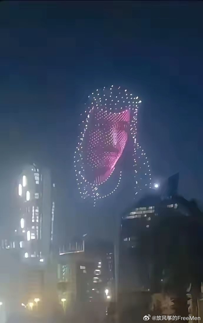 中国机器人表演团队在中东热潮上掀起无人机表演新风暴观众纷纷点赞