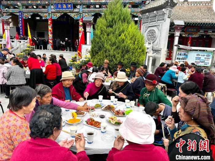 青海撒拉尔故里各民族共聚欢庆重阳节 共同追忆乡愁情怀