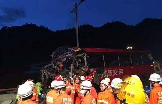 陕西安康悲剧消防车事故造成五人遇难一人重伤的惨痛消息引发广泛关注