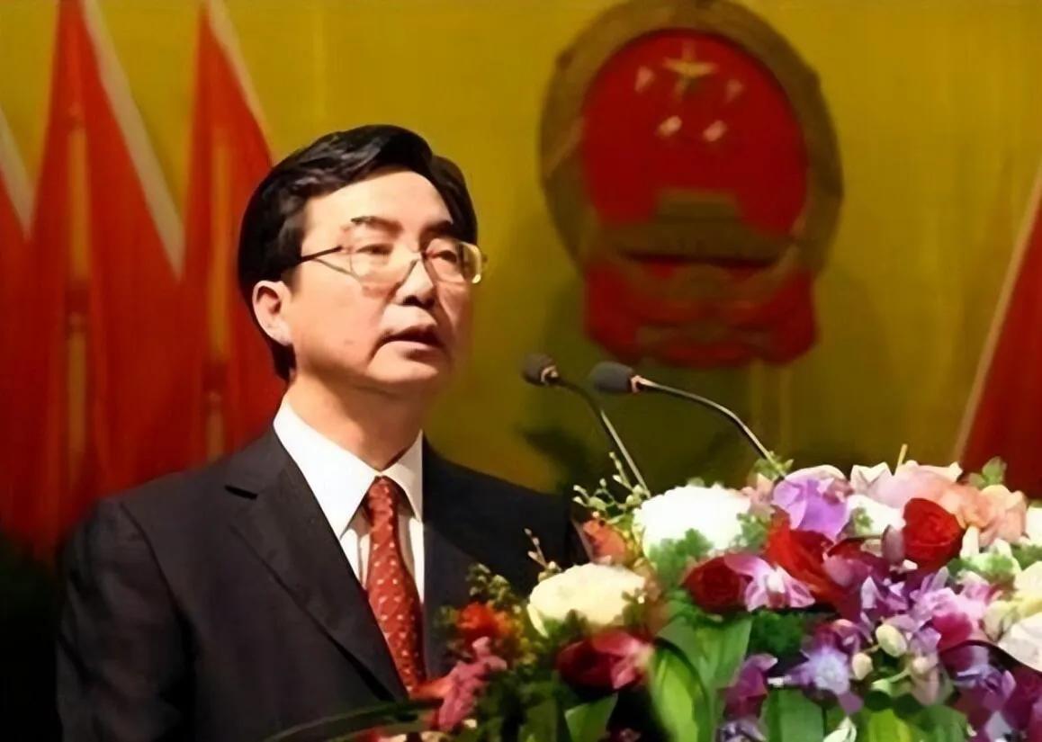 财政部前副部长秘书因受贿六十万被判刑两年 其助房地产老板之子考大学引发关注
