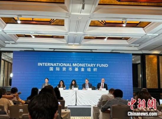国际货币基金组织调低中国经济增长预测 暂时无需新增经济刺激措施