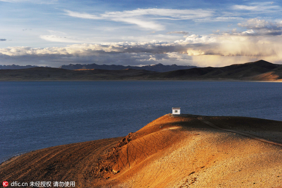 探索神秘的中国禁区之旅我深入世界中心的拉昂措神山秘境