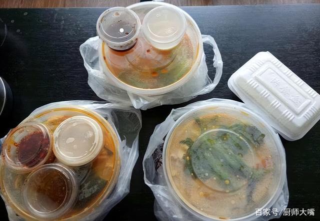 即使月薪三万 也难逃外卖食品的质量隐忧和垃圾食品的诱惑