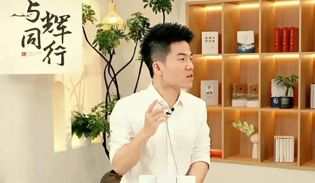 董宇辉的独立之路成功背后的艰辛与挑战揭秘