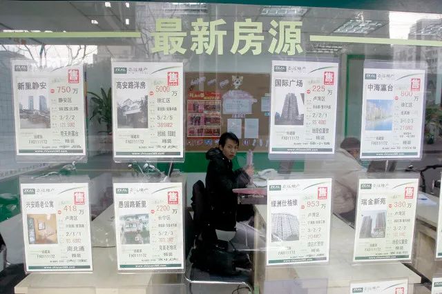 上海新政首日见效 房东纷纷提价 中介忙碌到没时间用餐